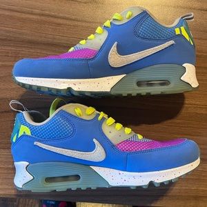 Air Max 90 x Undefeated. Size 8
